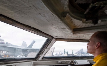 USS Carl Vinson (CVN 70) conducts flight operations