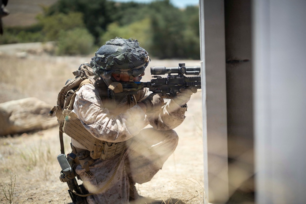 13th MEU | BLT 2/4 Conducts a Vertical Assault Raid