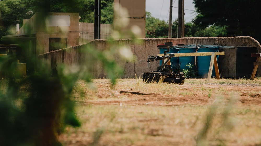 U.S. Navy and Japan Maritime Self-Defense Force EOD participate in a dismounted response drill