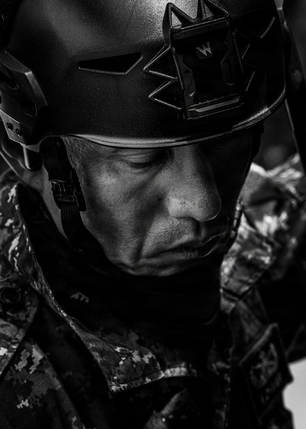 U.S. Navy and Japan Maritime Self-Defense Force EOD participate in a dismounted response drill