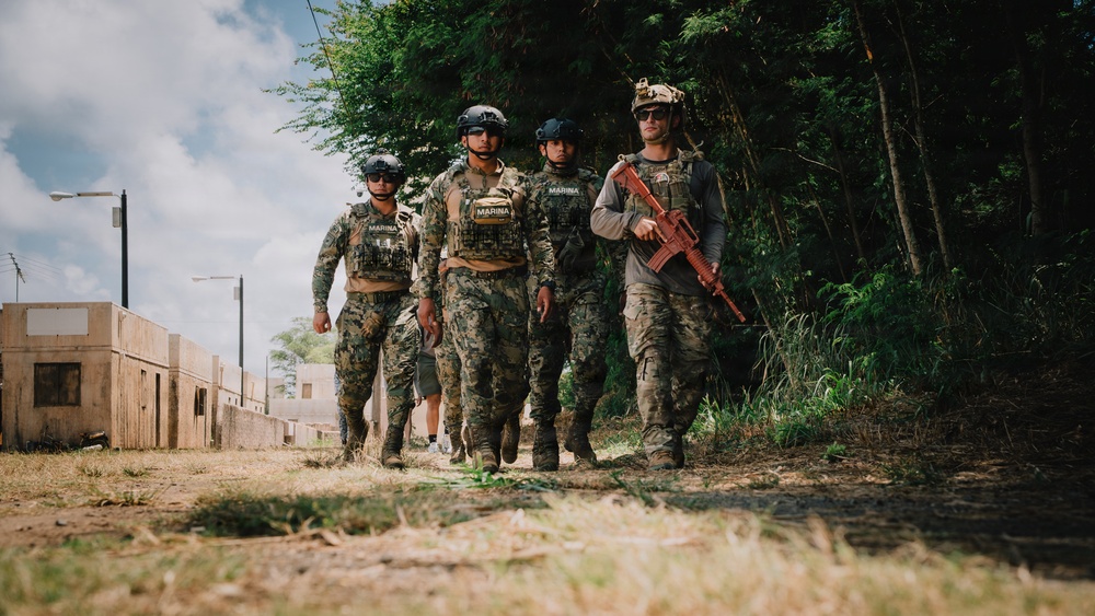 U.S. Navy and Mexican EOD participate in a dismounted response drill