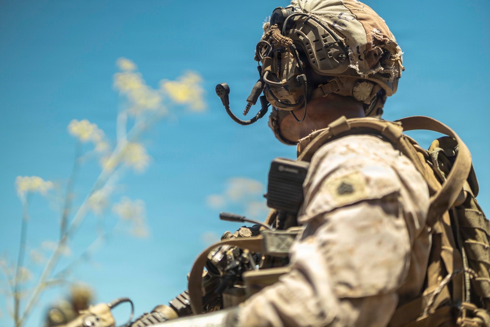 13th MEU | BLT 2/4 Conducts a Vertical Assault Raid