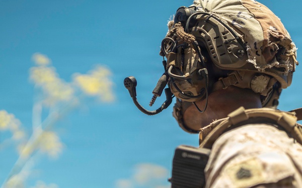 13th MEU | BLT 2/4 Conducts a Vertical Assault Raid