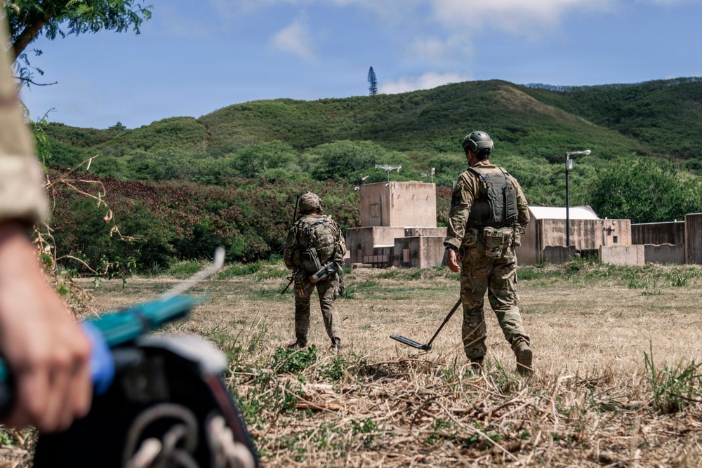U.S. Navy and Partner EOD Forces participate in a dismounted response drill during RIMPAC 2026