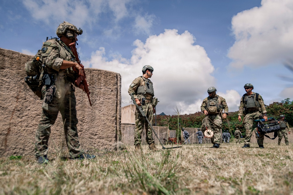 U.S. Navy and Partner EOD Forces participate in a dismounted response drill during RIMPAC 2026