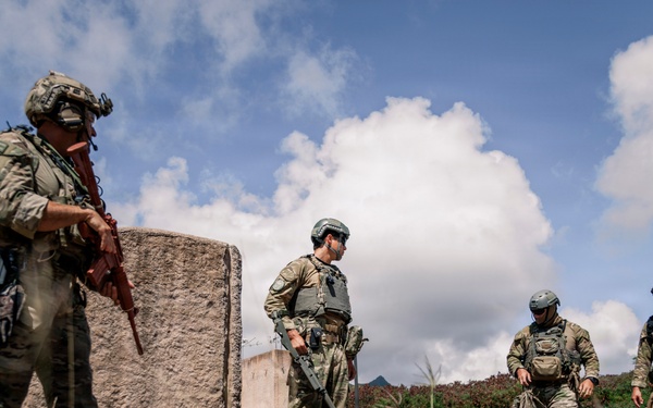 U.S. Navy and Partner EOD Forces participate in a dismounted response drill during RIMPAC 2026