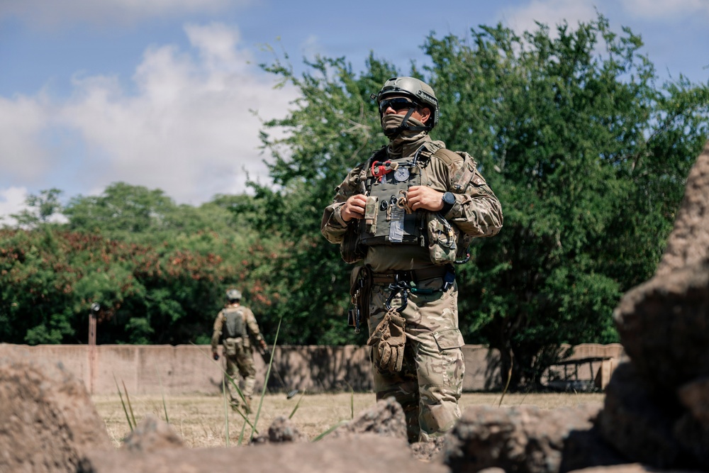 U.S. Navy and Partner EOD Forces participate in a dismounted response drill during RIMPAC 2026