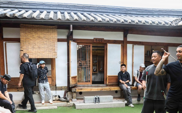 Area I newcomers explore Seoul and learn about Korean history during monthly tour