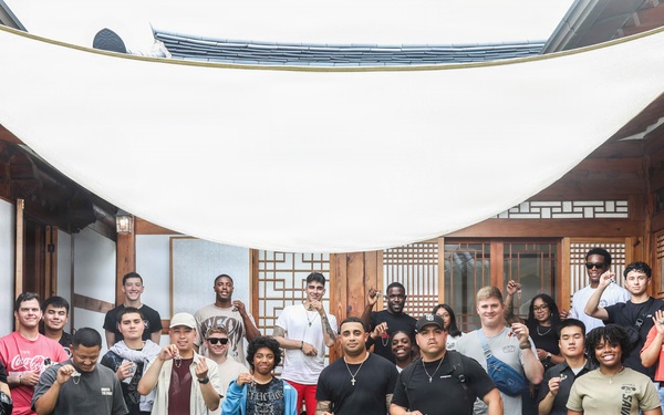 Area I newcomers explore Seoul and learn about Korean history during monthly tour