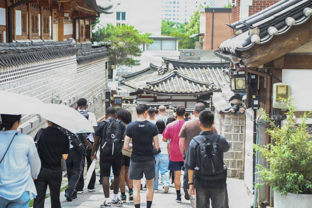 Area I newcomers explore Seoul and learn about Korean history during monthly tour