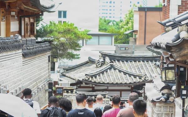 Area I newcomers explore Seoul and learn about Korean history during monthly tour
