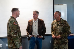 Governor visits with deploying Soldiers