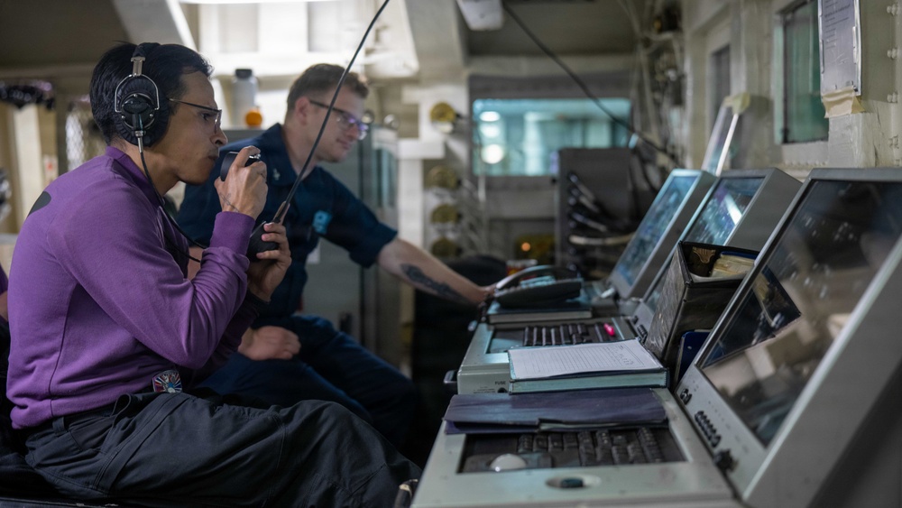 CVN-71 conducts refueling at sea during RIMPAC 26