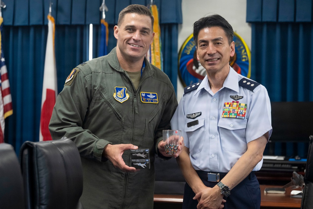 35th Fighter Wing Commander Hosts JASDF Northern Air Defense Force Commander