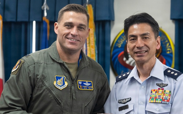 35th Fighter Wing Commander Hosts JASDF Northern Air Defense Force Commander