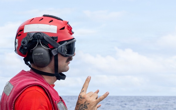 USS Mustin conducts flight operations