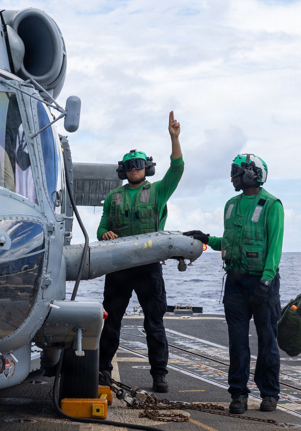 USS Mustin conducts flight operations