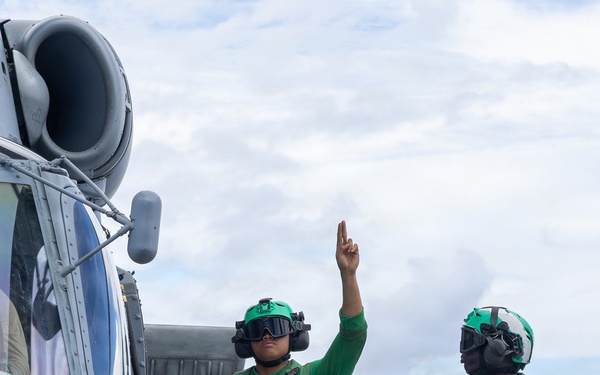 USS Mustin conducts flight operations