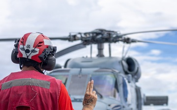 USS Mustin conducts flight operations