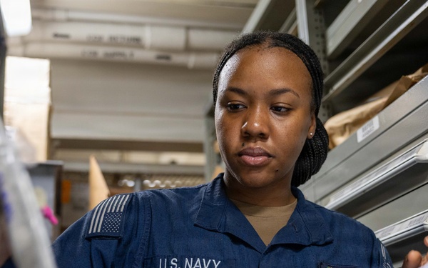USS Mustin conducts routine operations