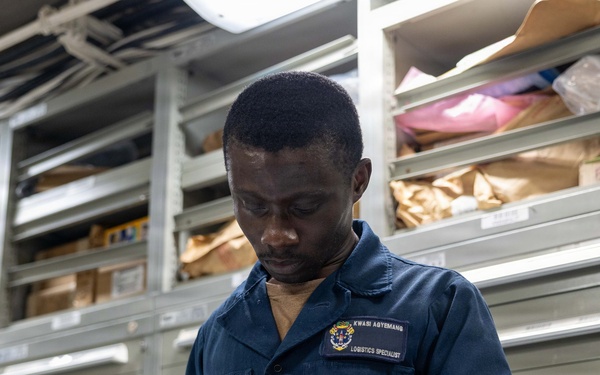 USS Mustin conducts routine operations