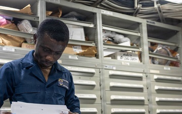 USS Mustin conducts routine operations
