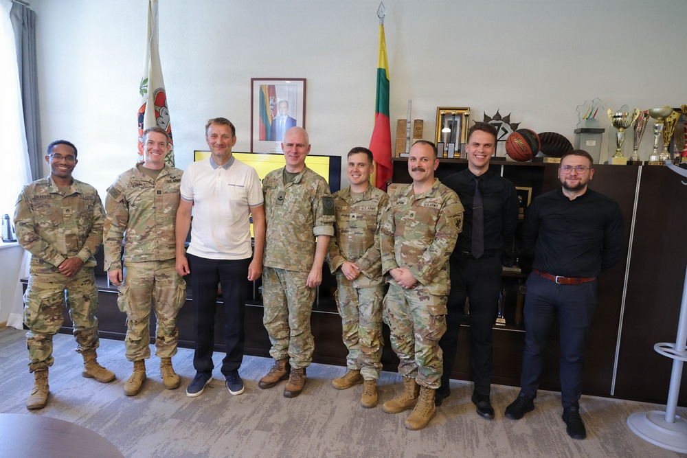 U.S. Army civil affairs strengthen understanding of Lithuanian crisis-response capabilities