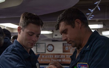 USS Mahan Conducts Tactical Combat Casualty Care Training