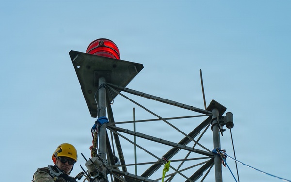 213th EIS communications work