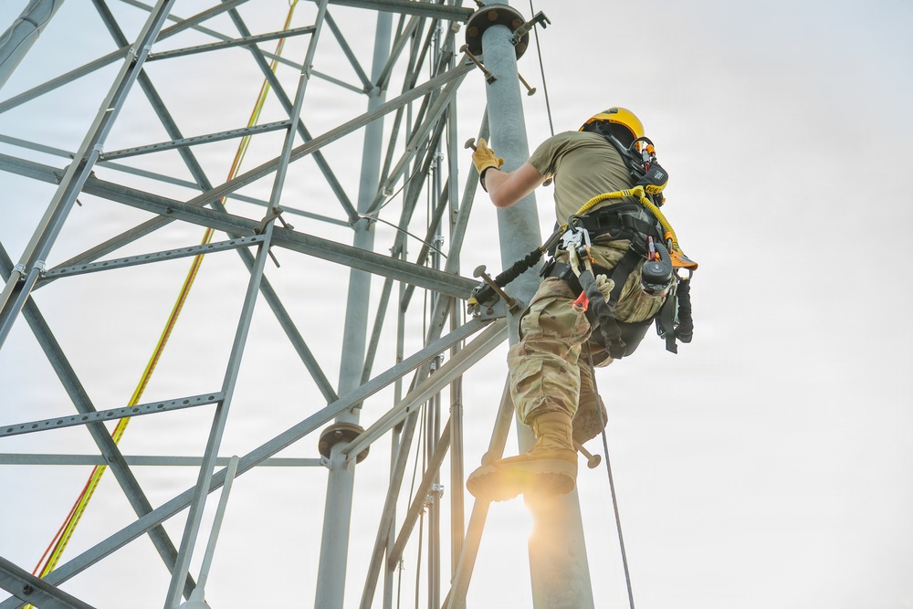 213th EIS communications work