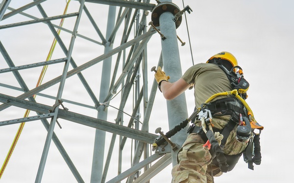 213th EIS communications work