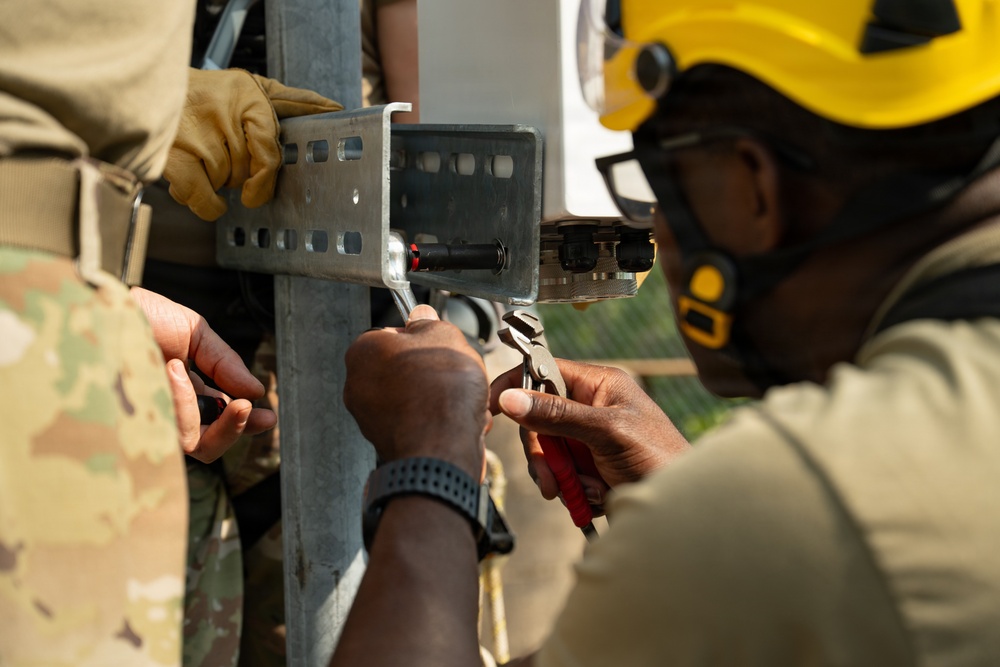 213th EIS communications work