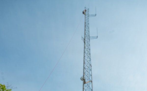 213th EIS communications work