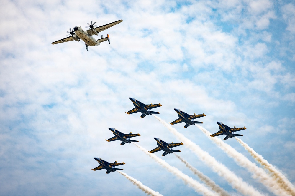 C-2A Greyhound's Six Decades of Service Ends with Landing at NAS Pensacola