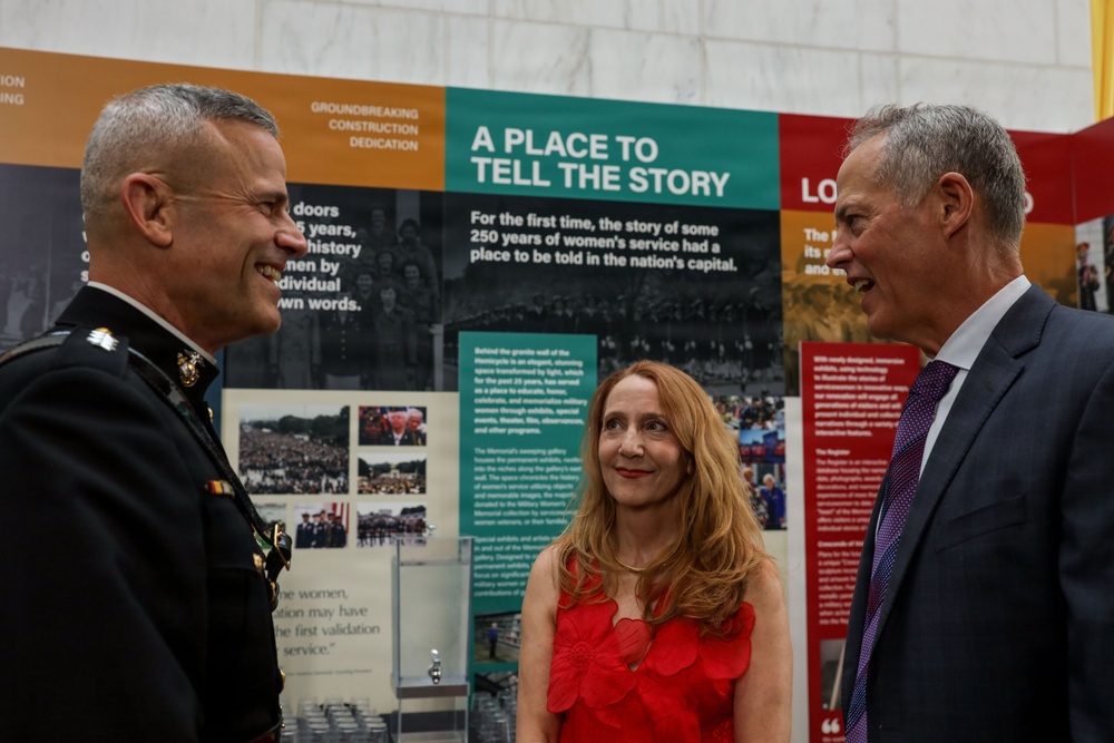 Lt. Gen. Andrew M. Niebel hosts Mr. Robert Ruark at Marine Barracks Washington's Sunset Parade