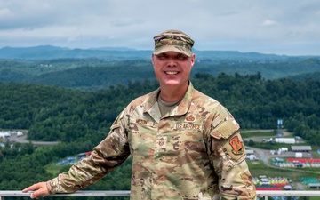 CCMSgt Melton visits summit