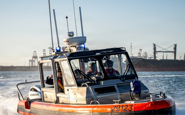 Coast Guard Station Los Angeles-Long Beach conducts non-complaint vessel pursuit training