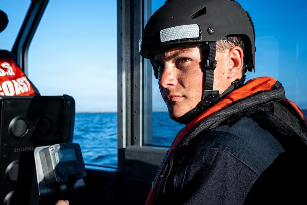 Coast Guard Station Los Angeles-Long Beach conducts non-complaint vessel pursuit training