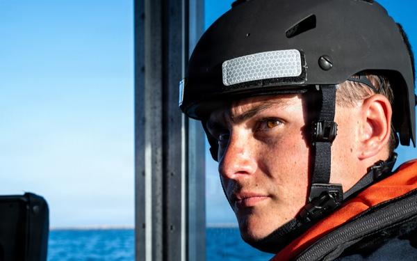 Coast Guard Station Los Angeles-Long Beach conducts non-complaint vessel pursuit training