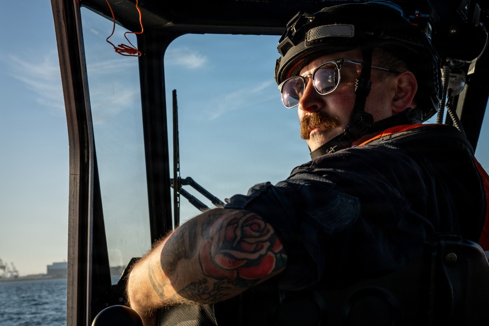 Coast Guard Station Los Angeles-Long Beach conducts non-complaint vessel pursuit training