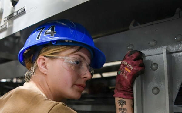 USS John C. Stennis (CVN 74) Sailor conducts maintenence