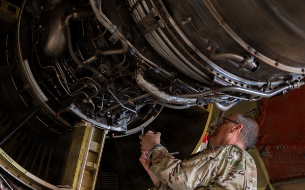 KC-135 Stratotanker Aircraft Maintenance