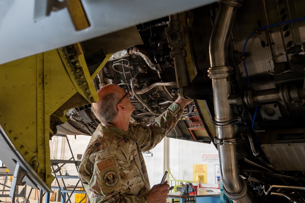 KC-135 Stratotanker Aircraft Maintenance