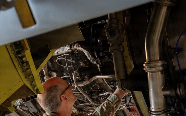 KC-135 Stratotanker Aircraft Maintenance
