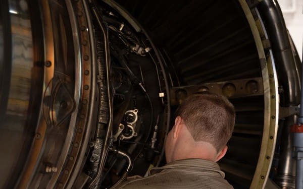 KC-135 Stratotanker Aircraft Maintenance