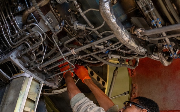 KC-135 Stratotanker Aircraft Maintenance