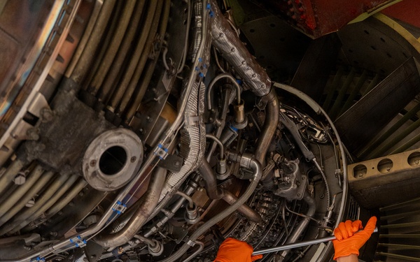 KC-135 Stratotanker Aircraft Maintenance