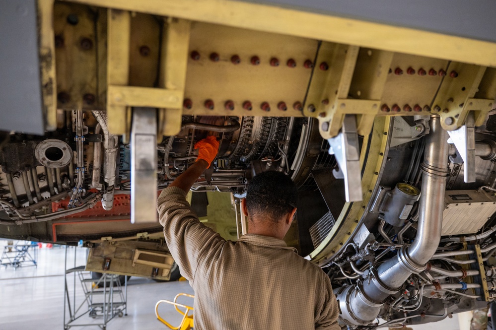 KC-135 Stratotanker Aircraft Maintenance