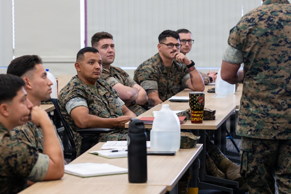 I MEF SgtMaj speaks at a SSgt Transition Seminar