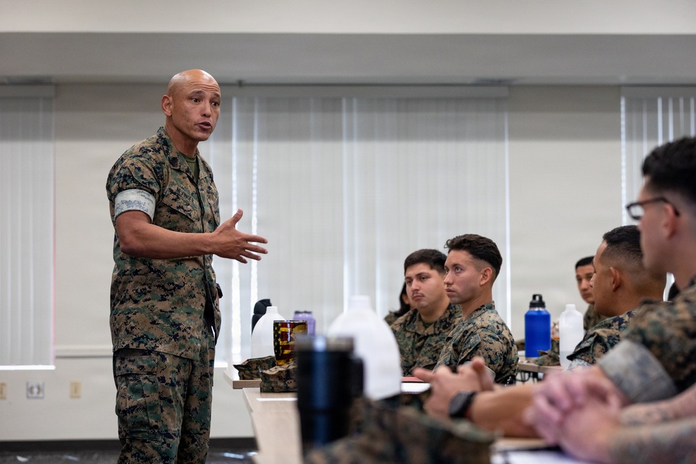 I MEF SgtMaj speaks at a SSgt Transition Seminar
